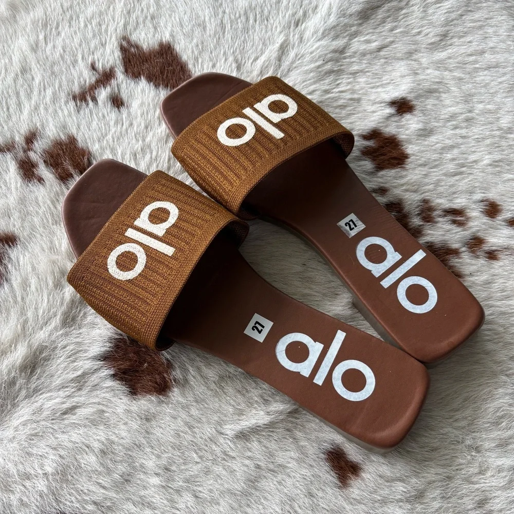 ALO Yoga Chestnut Slide Sandals - Picture 2 of 3
